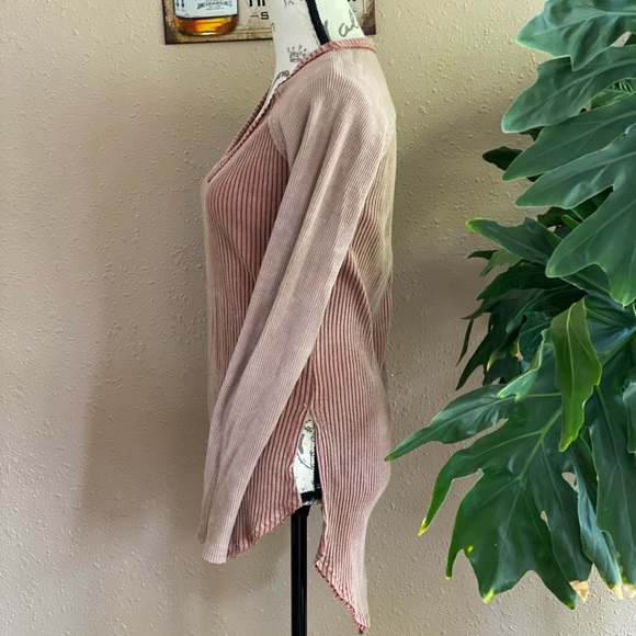 Gilded Intent Washed out brick red sweater blouse - Picture 3 of 7